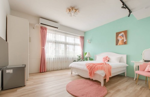 Old Town Bed & Breakfast | Purple Flower House
