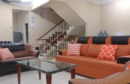 Bandar Puteri Puchong House | Puteri 6 Homestay at Bandar Puteri Puchong.