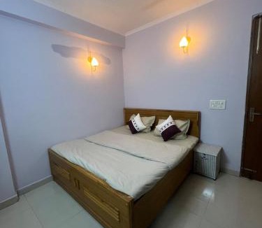 Sainik Farm Apartment | Qazi's Modern 3BHK Flat