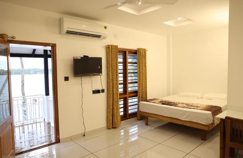 Kollam House | QUILON LAKE INN