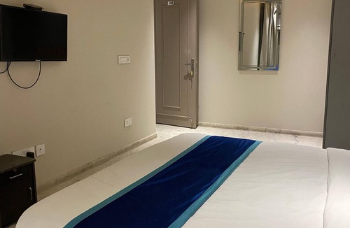 Sector 70 Hotel | Raahgir Suites