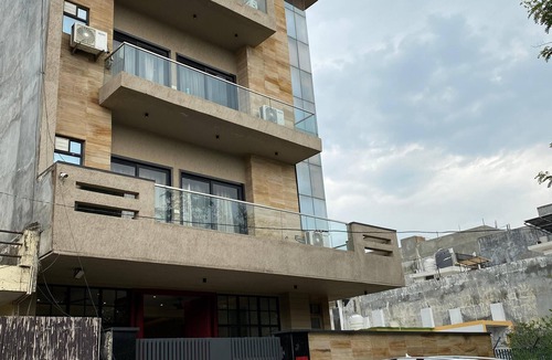 Sector 70 Hotel | Raahgir Suites