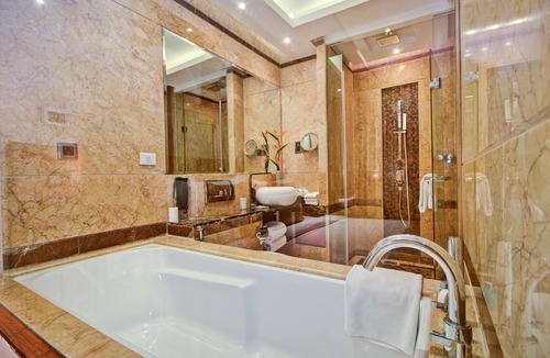 Kaushambi Hotel | Radisson Blu Kaushambi Delhi NCR