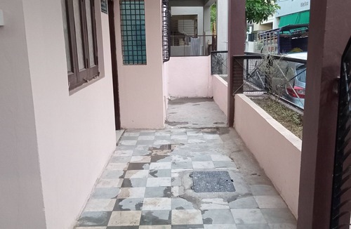 Ujjain House | Rajtaru Home Stay - Stay at the posh and peace full place of the city.