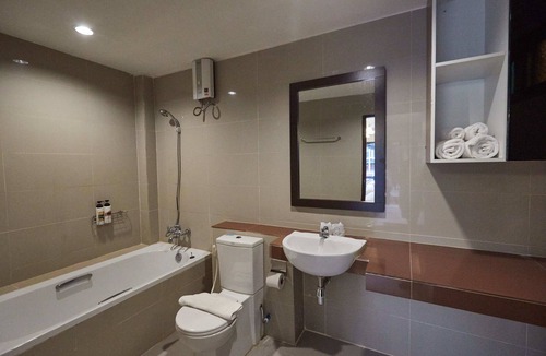 Fai Kaeo Hotel | Rapeepong Resort Nanthai