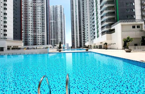 Salak South Apartment | RC Residence 6 pax by Define Suite