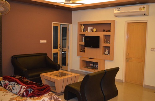 Alambagh Apartment | Redchillies Studio Apartment [ Bedroom + Study Room ] - Sleeps 4