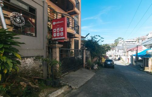 Baguio Hotel | RedDoorz Hostel @ Faes Transient House