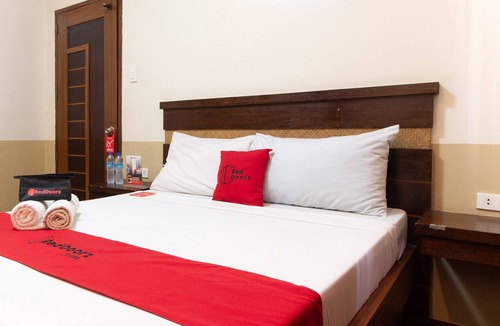 Tacloban Hotel | RedDoorz near Manlurip Rotonda Tacloban