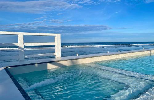 Balaoan Villa | REEF HOUSE BACNOTAN beige sand beach front with Swimming pool