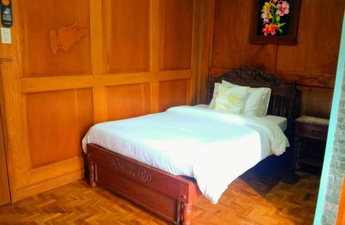 Caticlan Hotel | REKWOOD Hotel