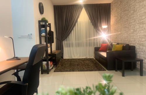 Kajang Apartment | Relaxed Family Staycation, Pool View w WIFI n Netflix