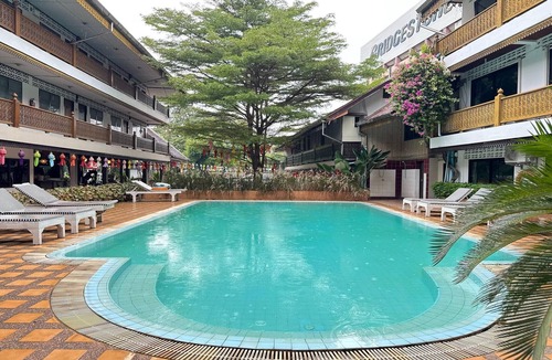 Su Thep House | Relaxed Superior Double | Unwind in Style