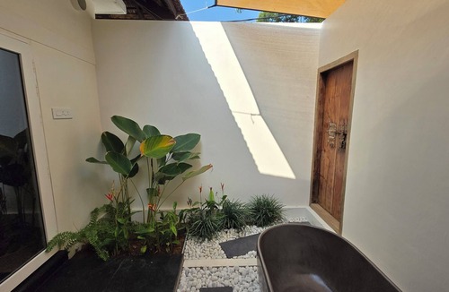 Alappuzha Bed & Breakfast | Resort style boutique homestay with WiFi, AC, Swimming Pool in Marari, Alappuzha