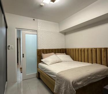 Mandaluyong Apartment | Resort-style oasis at the the heart of the city