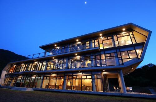 Shoufeng Bed & Breakfast | Revika B&B