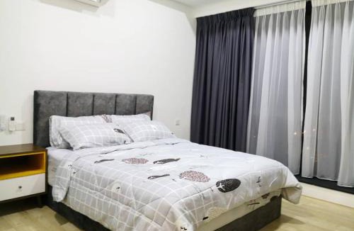 Bandar Tun Razak Apartment | REVO at AURORA PLACE, Pavilion 2, 5 Minutes To AXIATA ARENA BUKIT JALIL FREE WIFI by De Harlequins Guesthouse