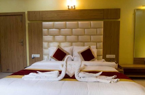 Chitrakoot Hotel | Riverfront Resort
