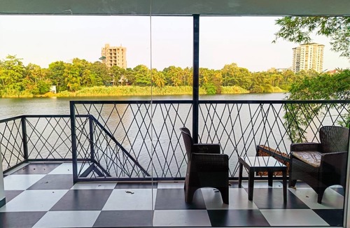 Aluva Apartment | Riverside 2 bedroom house with pool