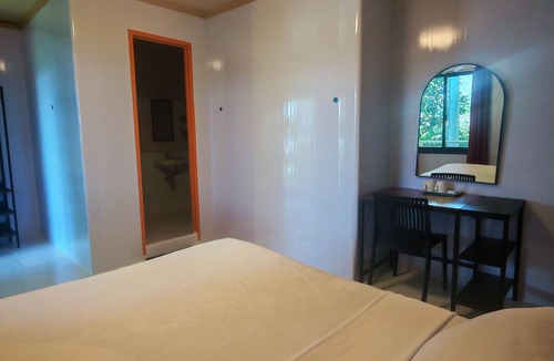 Hinatuan Hotel | Rock Island Resort