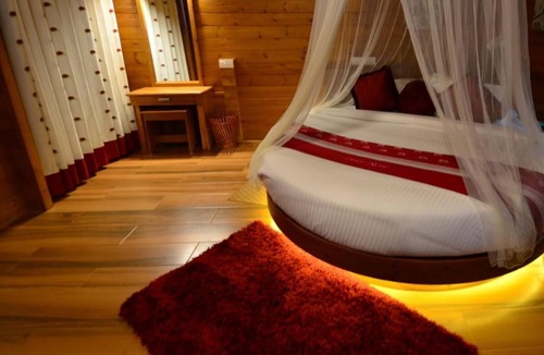 Vazhavatta Hotel | Room-lakerose Wayanad Resort