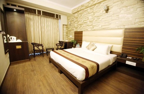 Delhi Hotel | Rousha Inn