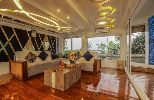 Alappuzha Boat Rental | Royal Boathouse
