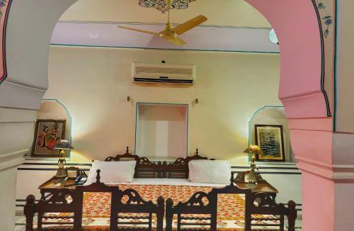 Amer Fort Road Hotel | Saba Haveli