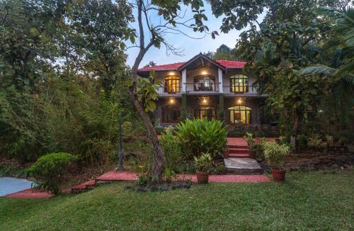 Murud Villa | Saffronstays Alma Grove 3 BR Pet friendly with Pool & Nature View