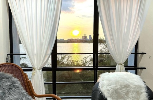 Puchong House | Santorini in Msia 3000sqft TownVilla, rooftop BBQ, sunset lakeview, 5BR, 13pax