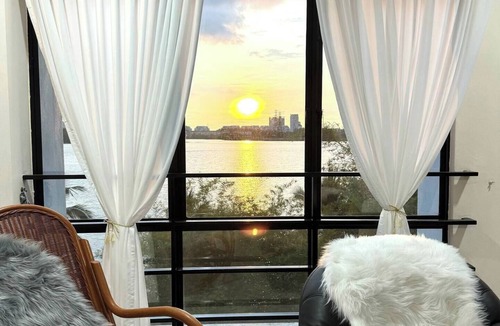 Puchong House | Santorini Sunset Lakeview TownVilla Retreatnn