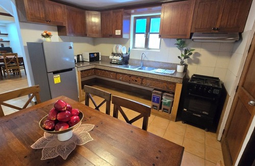 Talisay Villa | Scenic Taal Lakeshore 4-BR Villa Stay for 16 Persons - Near Tagaytay