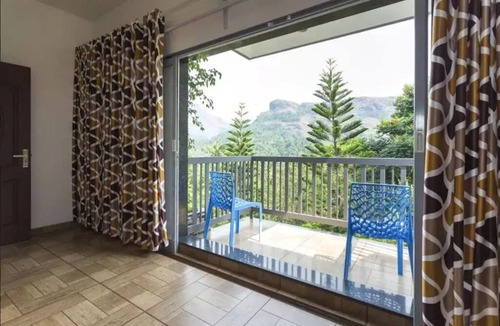 Devikolam House | Sceva's Garden Home - King Bed and Mountain View!n