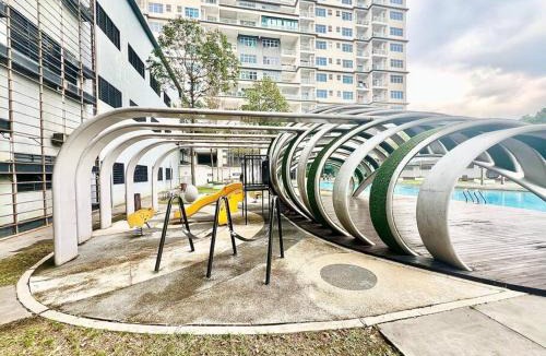 Bandar Puchong Jaya Apartment | SE 1-10Pax Puchong 2Room 5Bed Sky Pod IOI Mall LRT