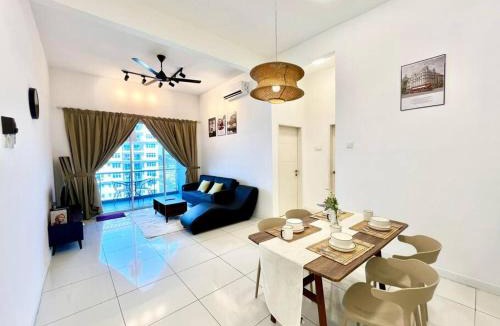Bandar Puchong Jaya Apartment | SE 1-10Pax Puchong 2Room 5Bed Sky Pod IOI Mall LRT