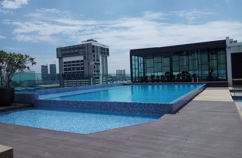 Shah Alam Condo | Sek.16 condo. Fully aircond. Beside KTM station, with hypermart & laundry below