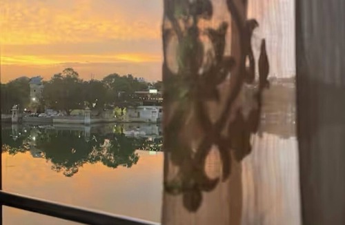 Lake Swaroop Sagar Apartment | Serene Lakeside Stay with HotTub & Private Terrace