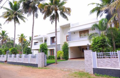Tiruvalla House | Shamrock Home Stay (5-Bedroom Bungalow)