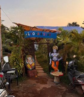 Arambol Hostel | Shiva Retreats Stay with Yoga Retreats & all Foods Included at Arambol Goa