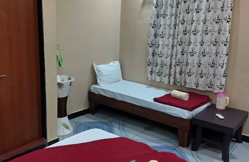 Rajpipla Hotel | Shree Keshrinanadan homestay