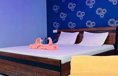 Rajpipla Hotel | Shree keshrinandan home stay