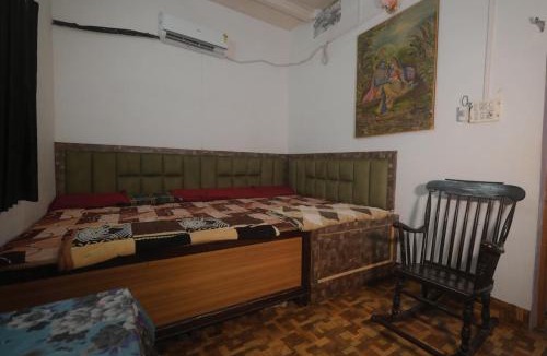 Mathura House | Shri Radha Raman Ji Seva Sadan