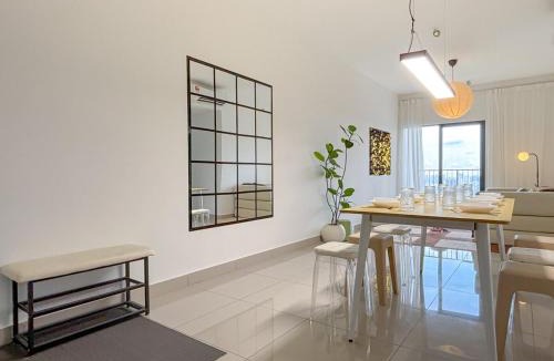 Kampung Pinang Baik Apartment | Signature 3-bedroom w Kiara Bay view