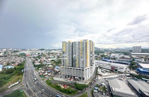 Seri Kembangan Apartment | Simfoni - Big Balcony, Self Check In, Free Netflix, 200mbps Wifi, Parking at level 1