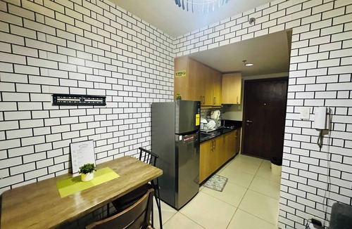 Barangay 76 Apartment | Simple Pasay Getaway - Entire Apartment for Rent