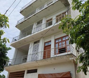 Mohanlalganj House | SINGHASAN HOMESTAY