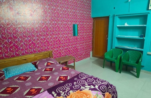 Puri House | single room with attach bathroom ,kitchen ,air condition,free wifi .travel serv.