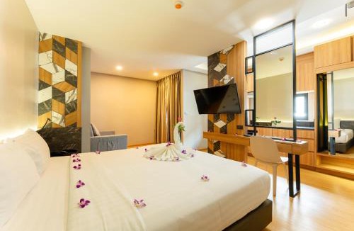 Nanai Road Hotel | Sky Wave Patong
