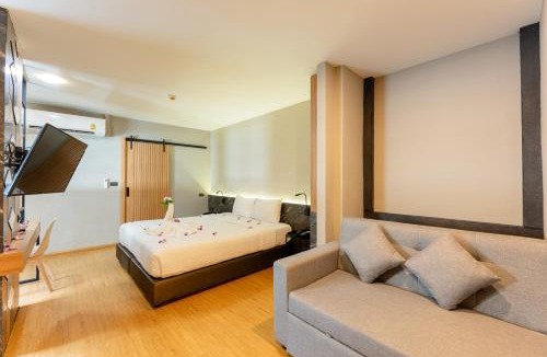 Nanai Road Hotel | Sky Wave Patong