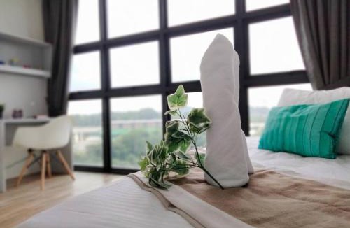 Cyberjaya Apartment | Skypark Residence Cyberjaya I Pool View with Balcony